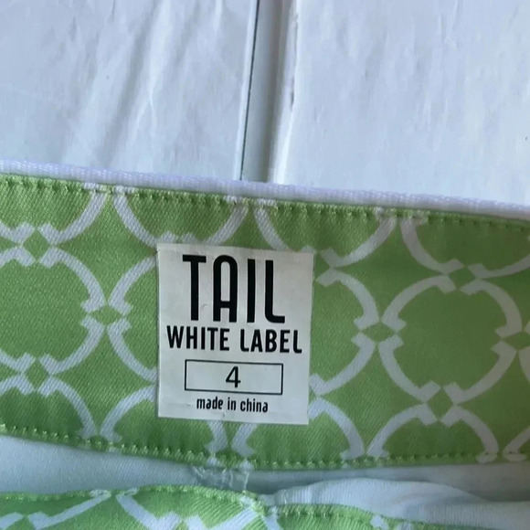 Tail golf skort, skirt w/ attached shorts, lime green & white print. Size 4 - Picture 2 of 10